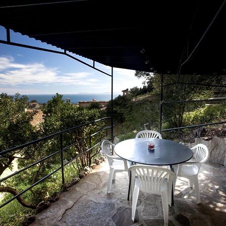 Petite Maison De Vacance Vue Mer Le Lavandou Exterior photo